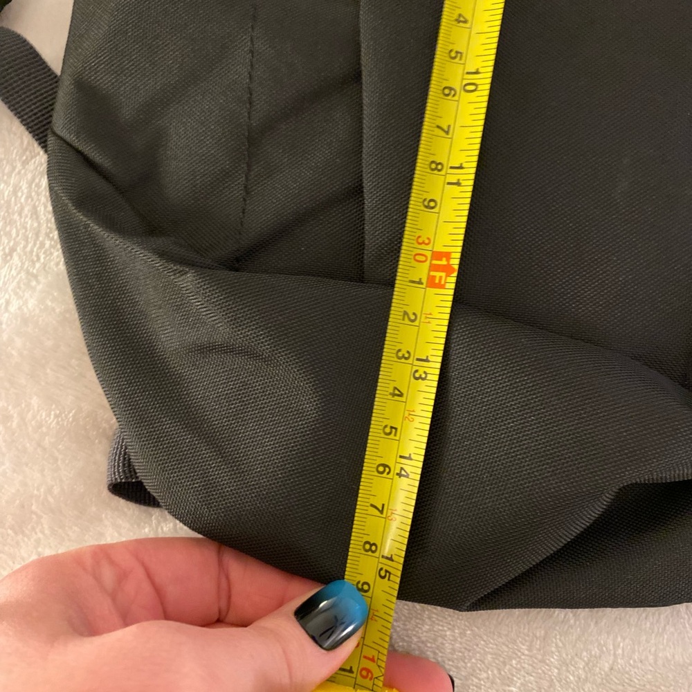 ๐ Quechua Black Backpack - Picture 5 of 15
